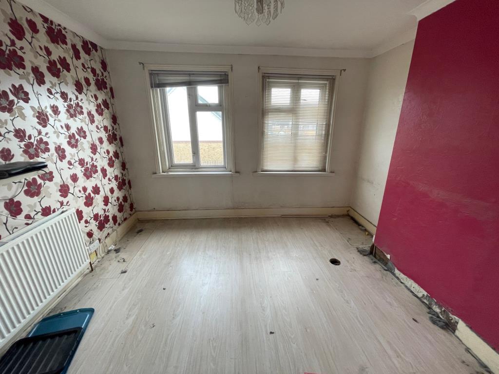 Lot: 20 - MID-TERRACE HOUSE FOR IMPROVEMENT - Bedroom 1